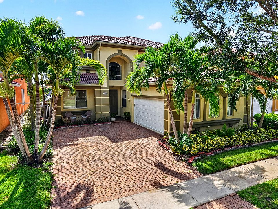 1st image of 809 Triana Street