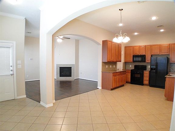 4th image of 1013 Sweet Pine Dr