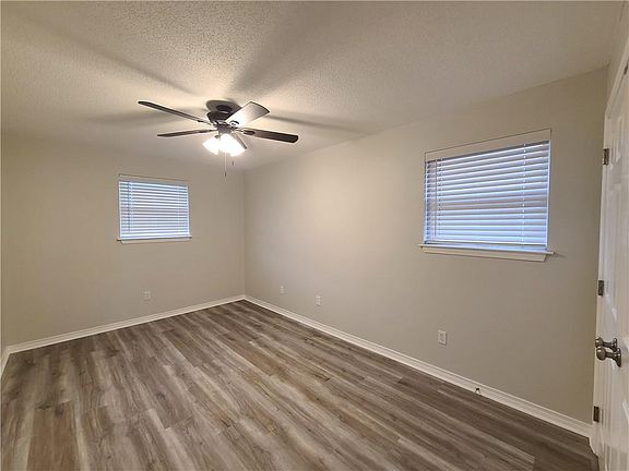 4th image of 3541-3543 Kings Dr