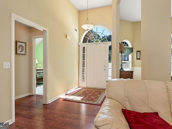 3rd image of 222 Jefferson Walk Cir