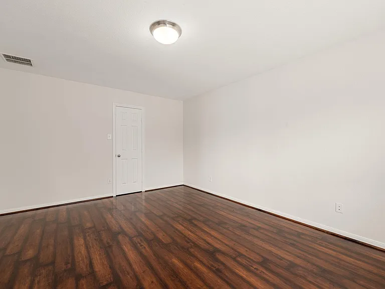 21426 Venture Park Dr — Photo 35
