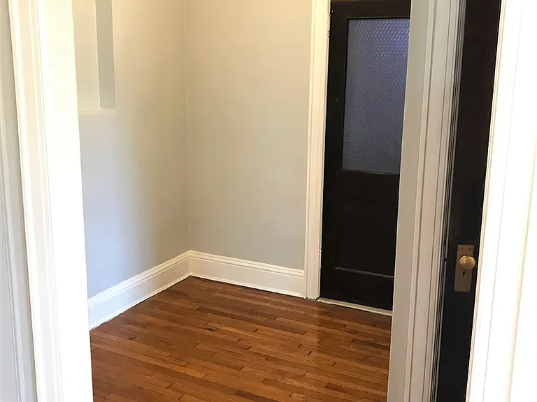 24-46 38th St #1R — Photo 3