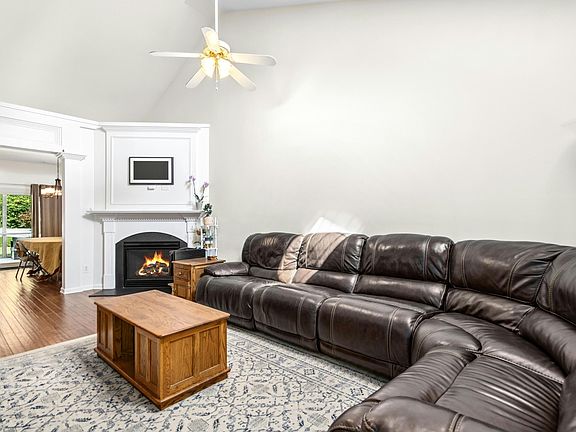 2nd image of 828 Nightshade Way