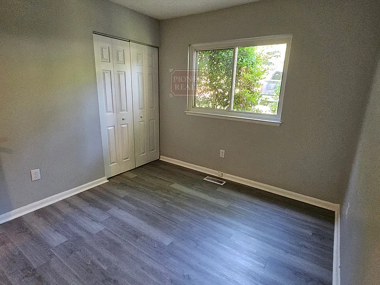 1827 Ivystone Dr — Photo 4