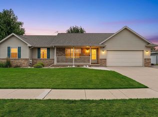 2337 Samantha St, De Pere, WI 54115