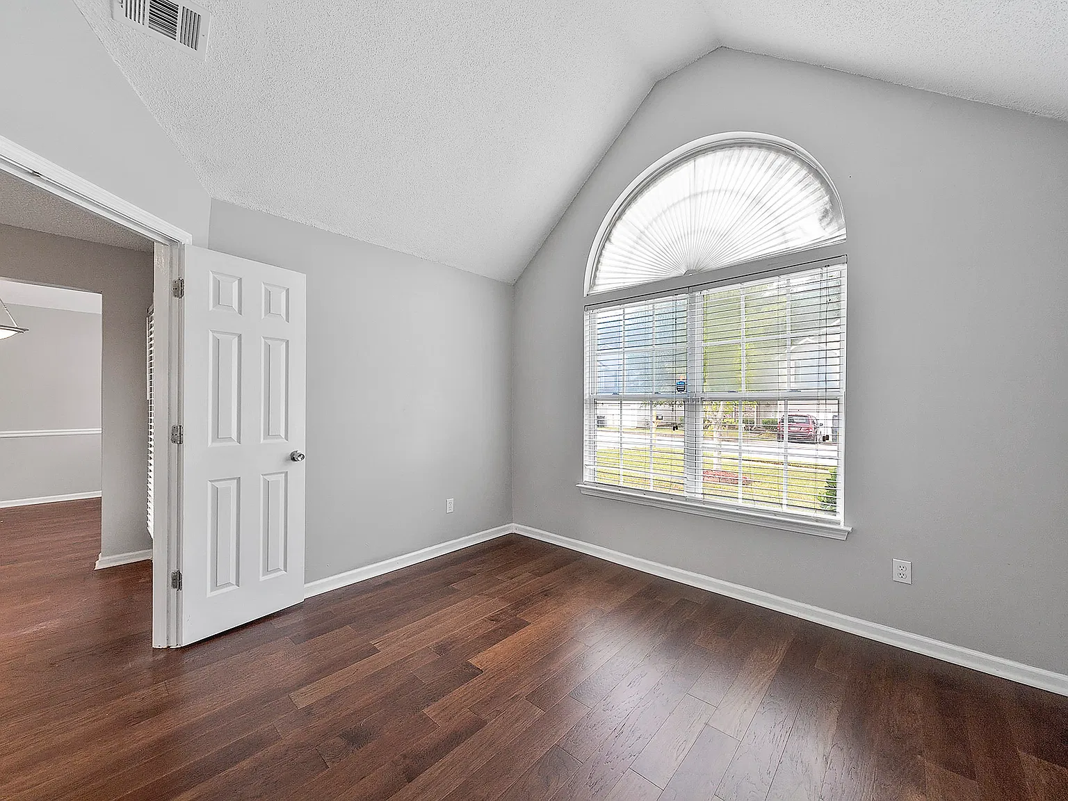 4 bed, 1853 sqft, $2,254 — Photo 3