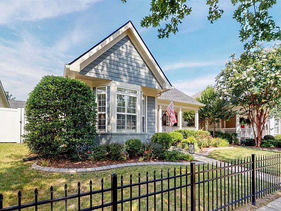 2nd image of 555 Marigold Dr