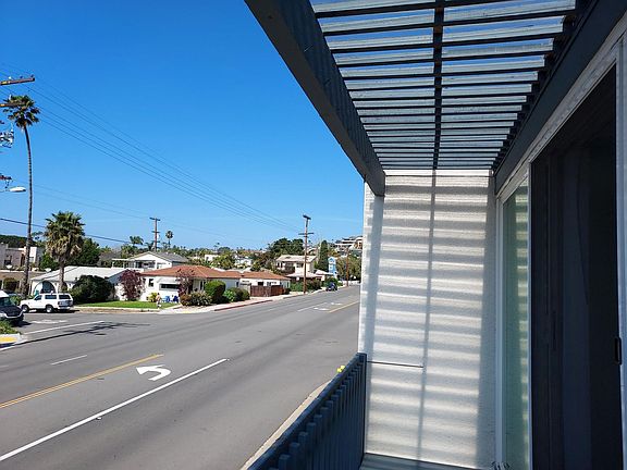 4th image of 4791 Ingraham St #4791E