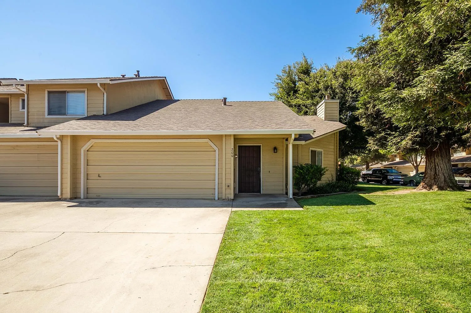 200 Gilbert Dr photo 1