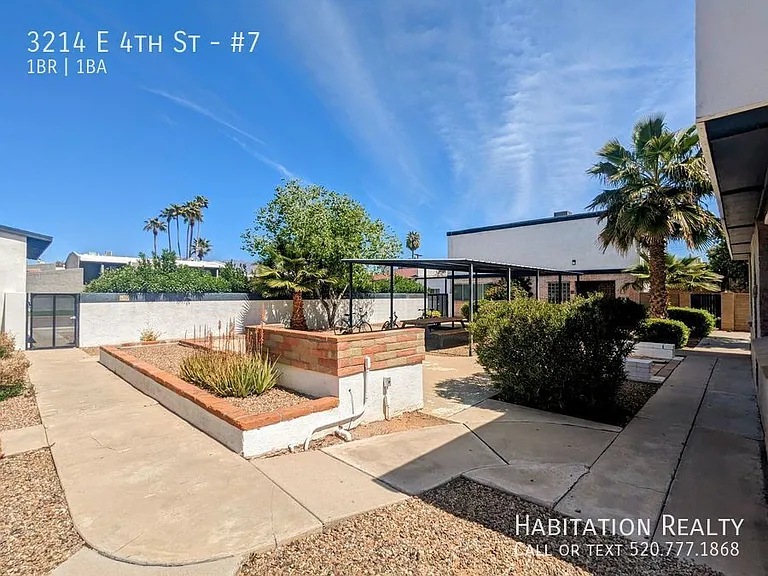 3214 E 4th St #7 — Photo 11