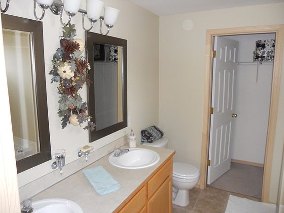 5th image of 1520 199th St E