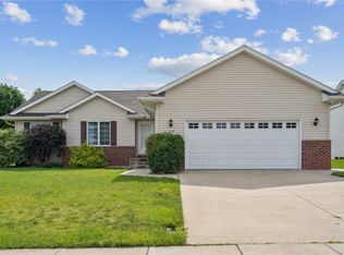 324 Crestview Dr, Center Point, IA 52213