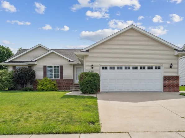 324 Crestview Dr, Center Point, IA 52213
