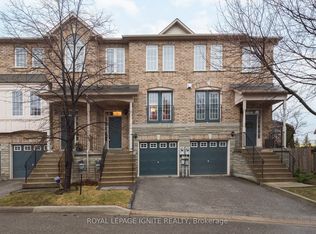 19 Foxchase Ave #37, Vaughan, ON L4L9M9