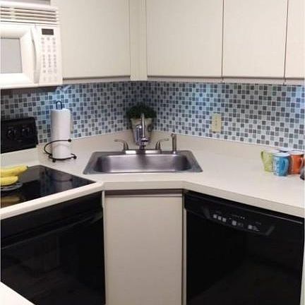 4th image of 8600 Ridgewood Ave #3210