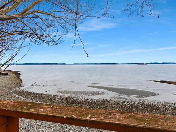 5th image of 3843 Beach Dr SW Unit 2