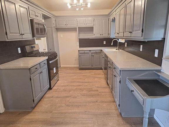 3rd image of 3029 S Chetwood Dr
