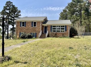 135 McKinnon Dr, Rockingham, NC 28379