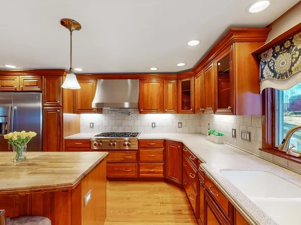 13 West St, Woburn, MA 01801