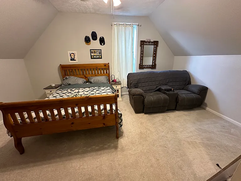 2405 College St — Photo 16