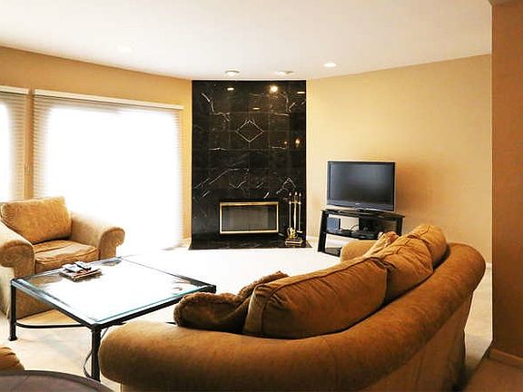 3rd image of 11 Canterbury Ln