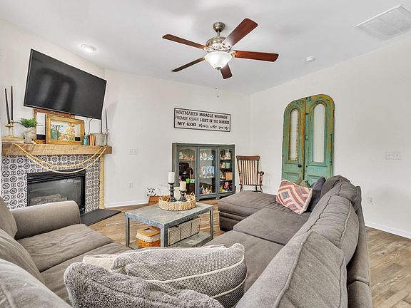 5th image of 8 Montreat Ln
