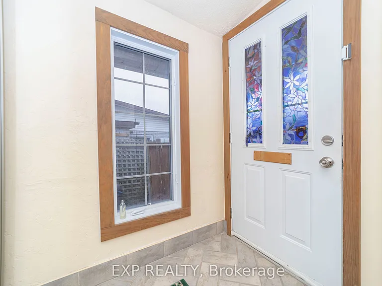 21 Southview Cres — Photo 4