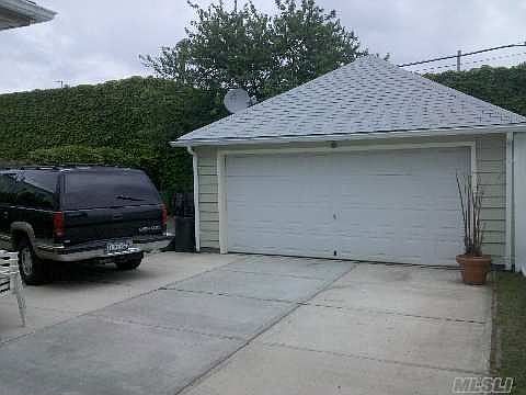 2nd image of 11527 118th St