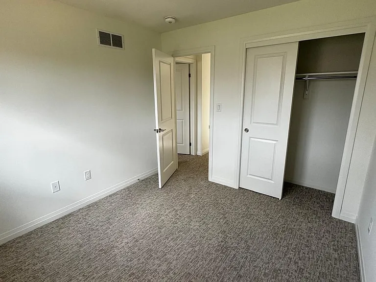 44 Samuel Ave — Photo 15