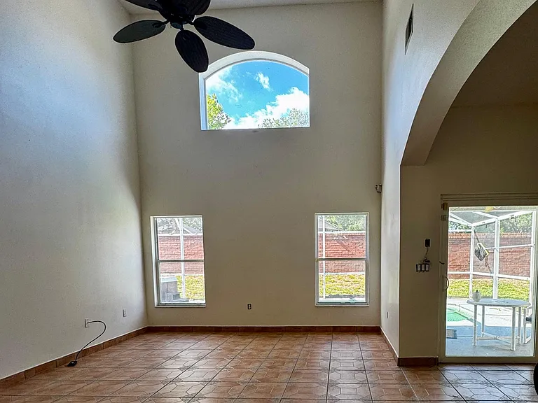 561 Buckingham Cir — Photo 8
