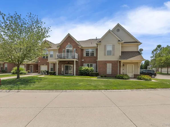 8475 Heywood Cir, Sterling Heights, MI 48312