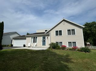 18 Shadow Ln, Rochester, NY 14606