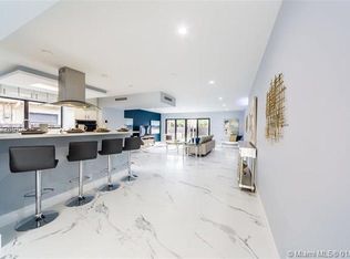 1013 N Southlake Dr, Hollywood, FL 33019