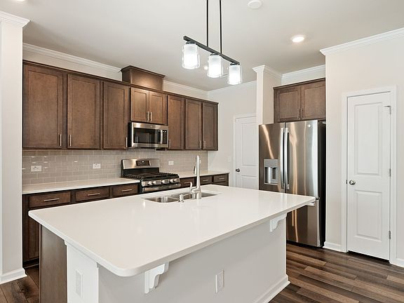 4th image of 331 Mindees Ln