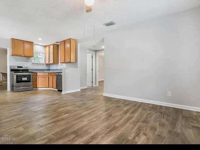 2926 W Brackridge Blvd — Photo 6