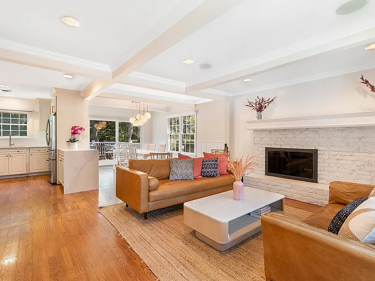 44 Midhampton Ave — Photo 8