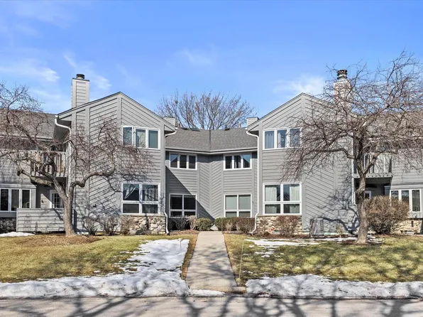 15634 W Brook DRIVE, New Berlin, WI 53151