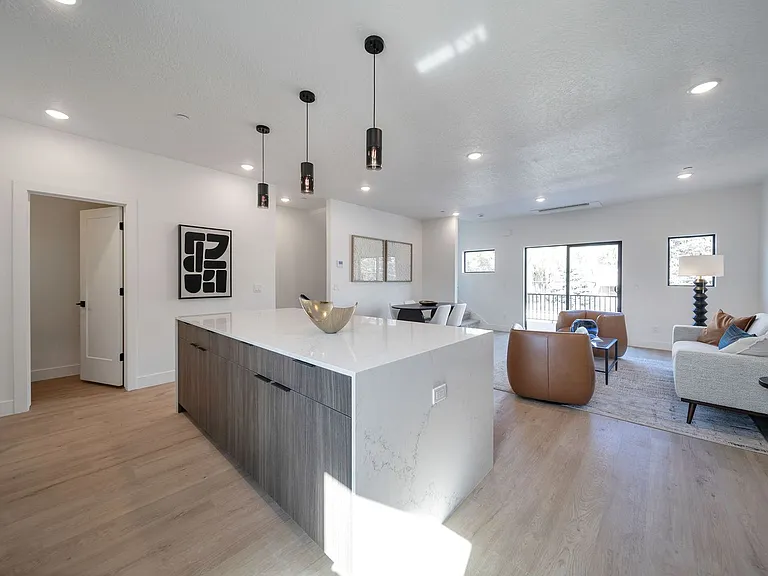 Quincy Townhomes — Photo 9
