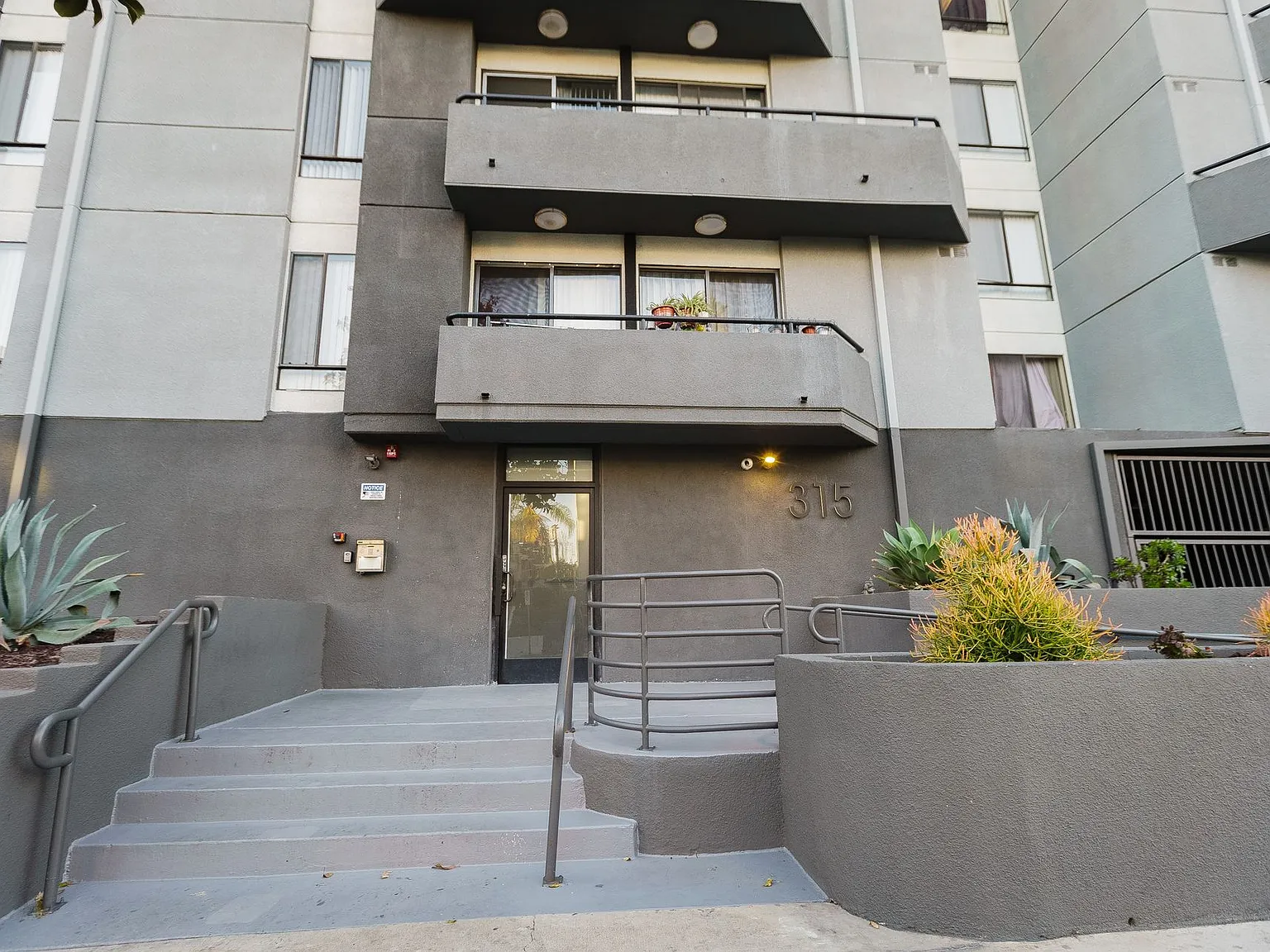 315 Virgil — Photo 3