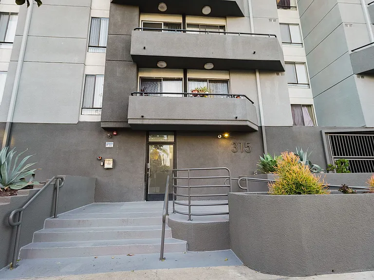 315 Virgil — Photo 1