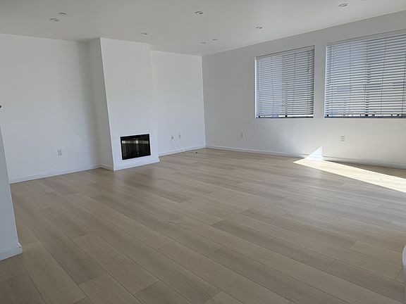 2nd image of 137 W 6th St #St301-301