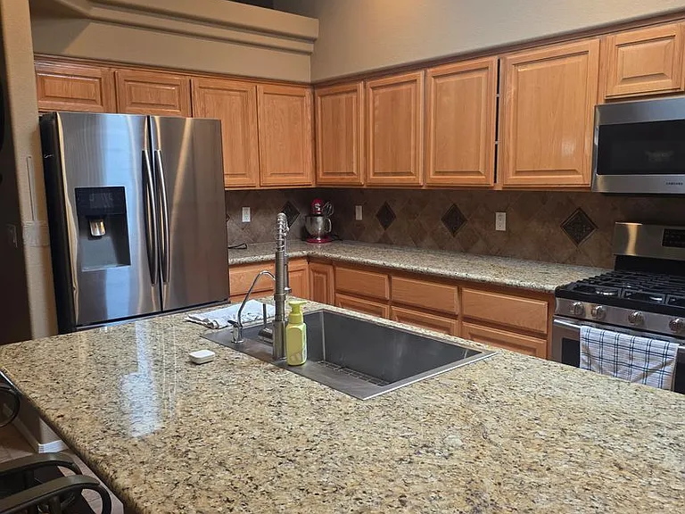 2121 E Desert Lakes Dr — Photo 10