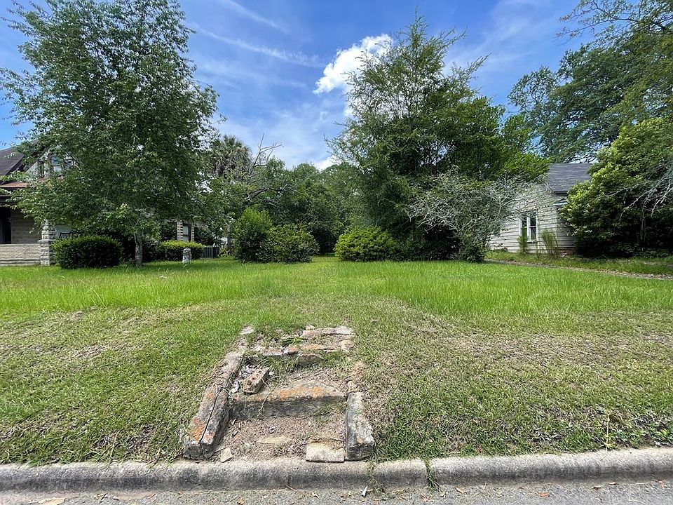 2nd image of 609 S Main St