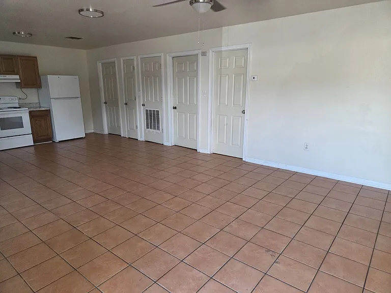 537 Hobson St — Photo 2