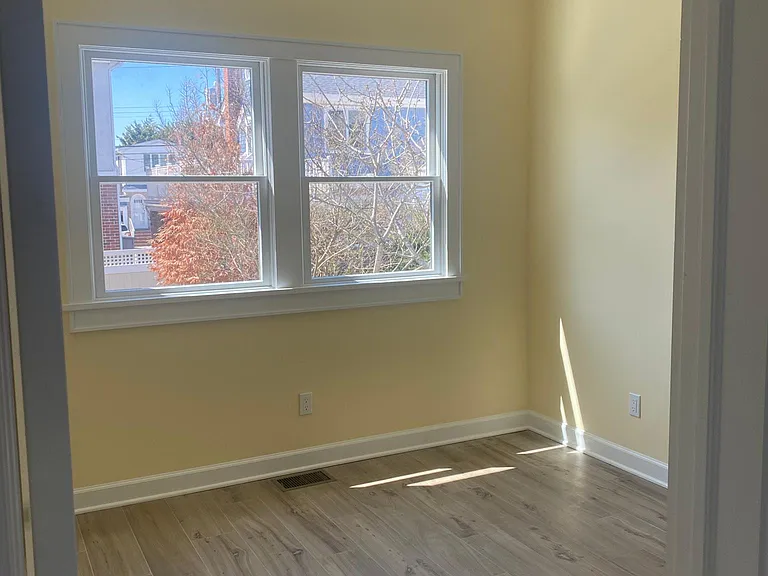 111 Lynbrook Ave — Photo 19