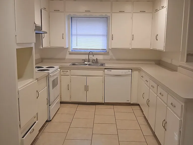 4918 Rockport Dr — Photo 24