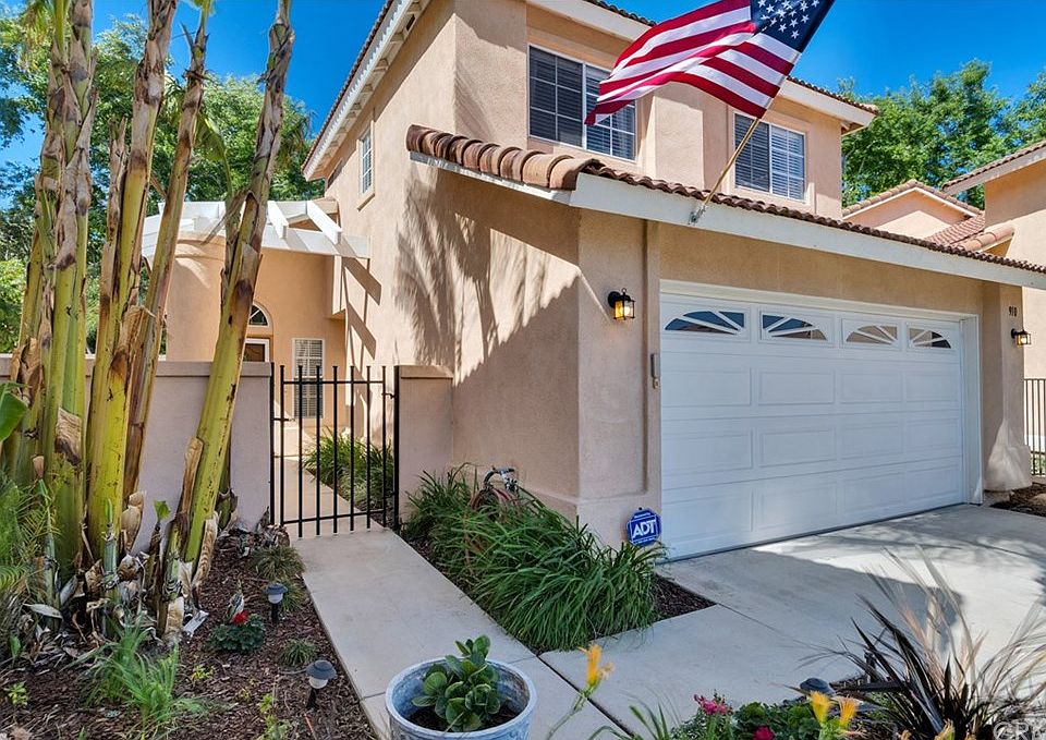 1st image of 910 La Palma Cir