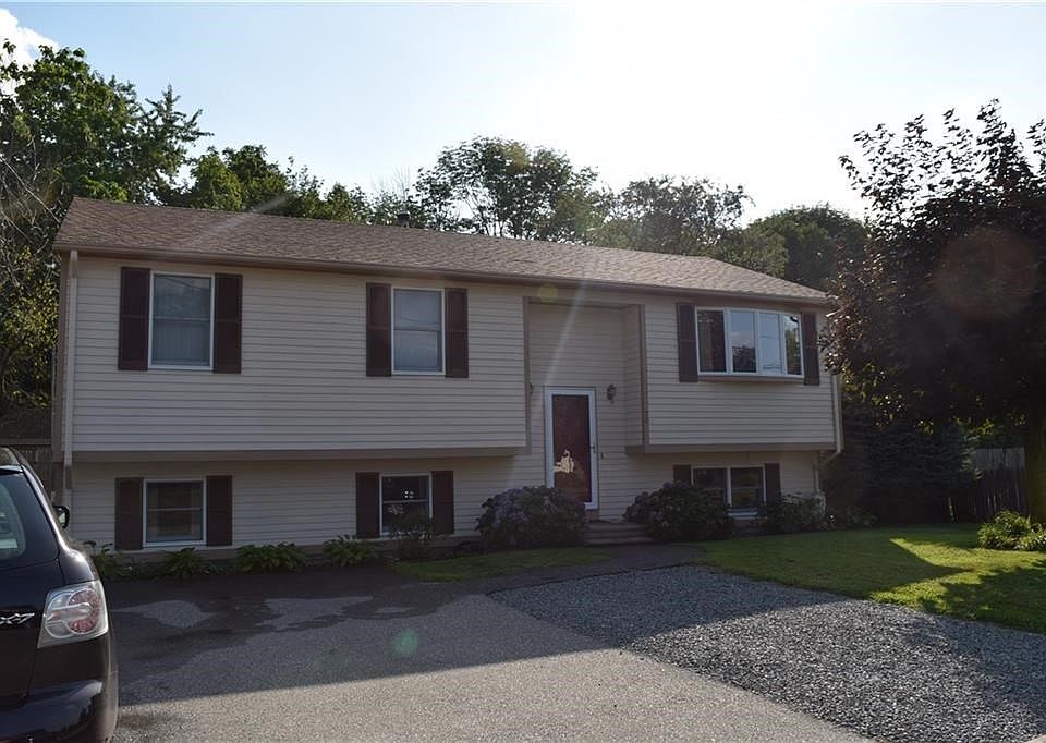 1st image of 70 Urquhart St