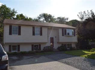 70 Urquhart St, Cranston, RI 02920