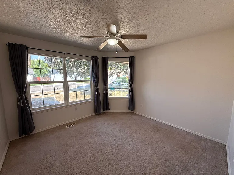 1033 W Pennwood St — Photo 9